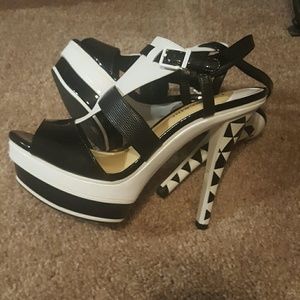 Platform strappy sandals